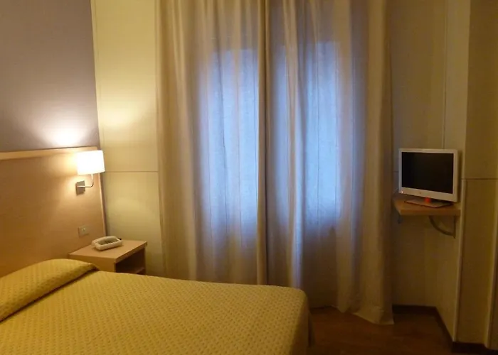 大切萨雷酒店 2*