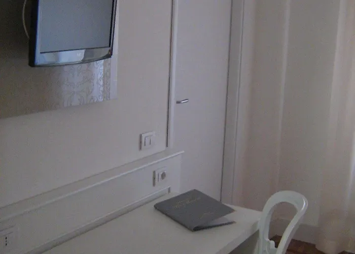 大切萨雷酒店 2* 斯特雷萨